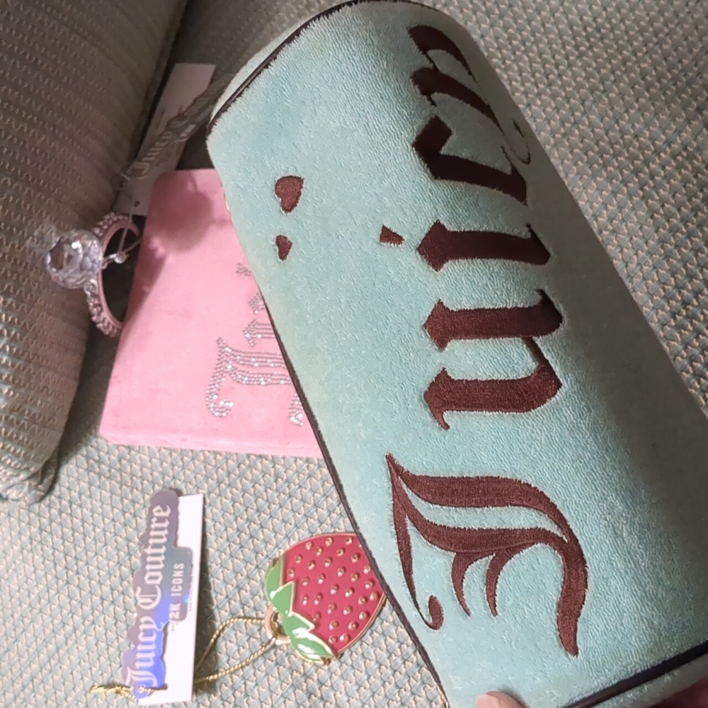 VINTAGE JUICY COUTURE TOOTSIE ROLL BARREL BAG!